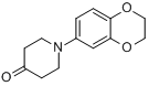 1-(2,3-苯并[1,4]二氧六环-6-基)-4-哌啶酮分子式结构图